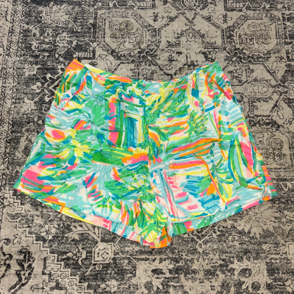 Lilly Pulitzer Patterned Shorts Size 6